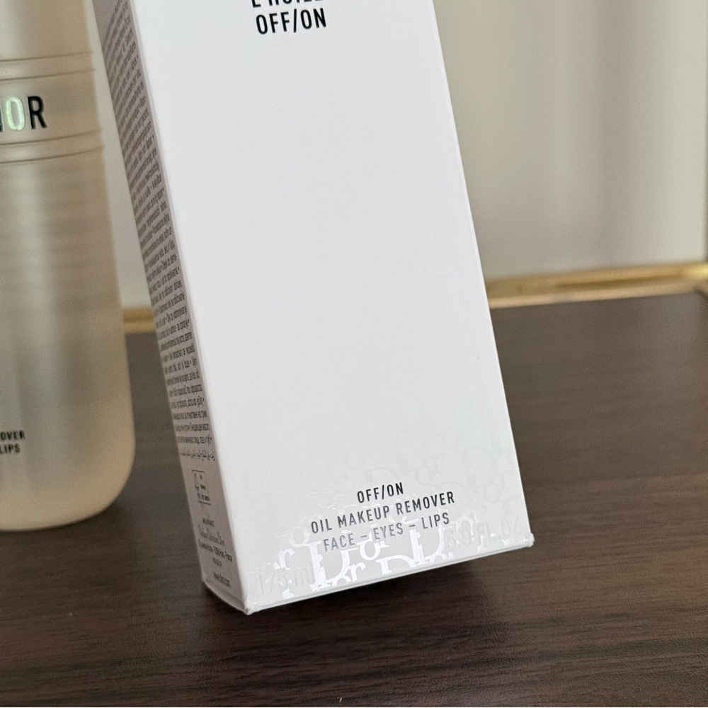 Dior L’Huile OFF/ON Cleansing Oil - Picture 4 of 5